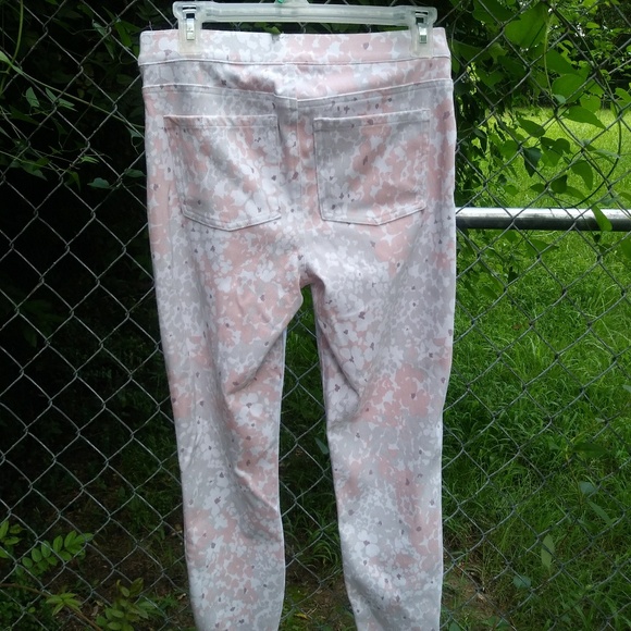 SOLD**SOLD**Spanx Leggings Jean-ish 🌺 - Picture 3 of 7